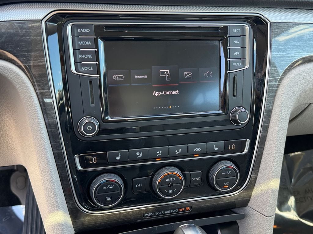 2018 Volkswagen Passat 2.0T SE