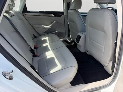 2018 Volkswagen Passat 2.0T SE