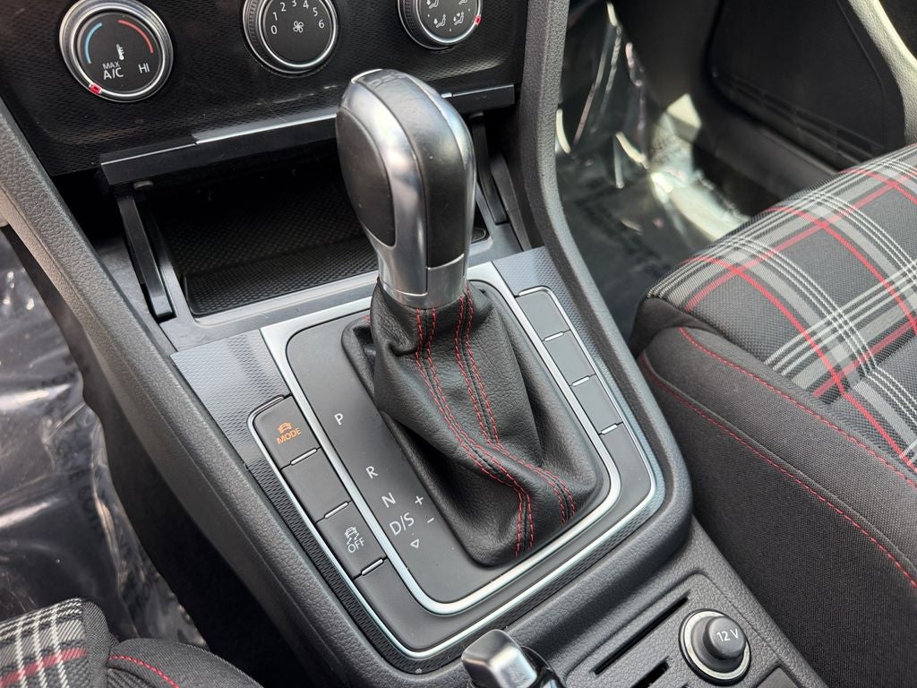 2017 Volkswagen Golf GTI S *New Tires and Brakes*