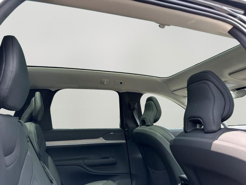 2025 Volvo EX90 Plus Twin Motor Electric 6 Seats 7-Seater