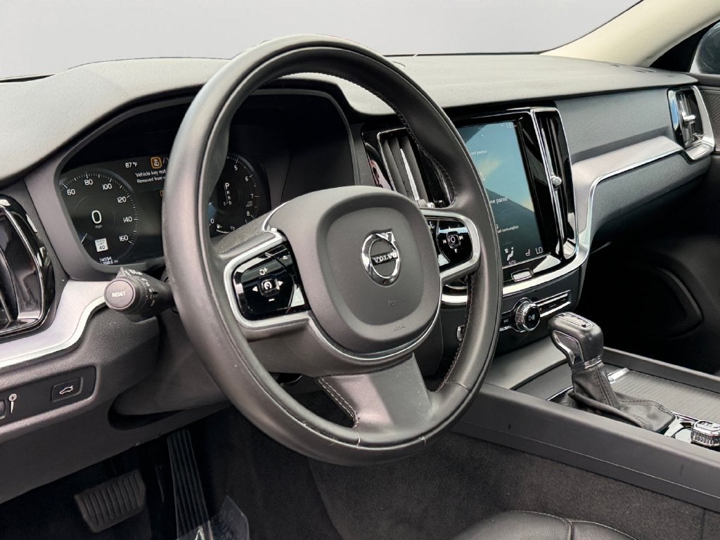 2020 Volvo S60 T6 Momentum