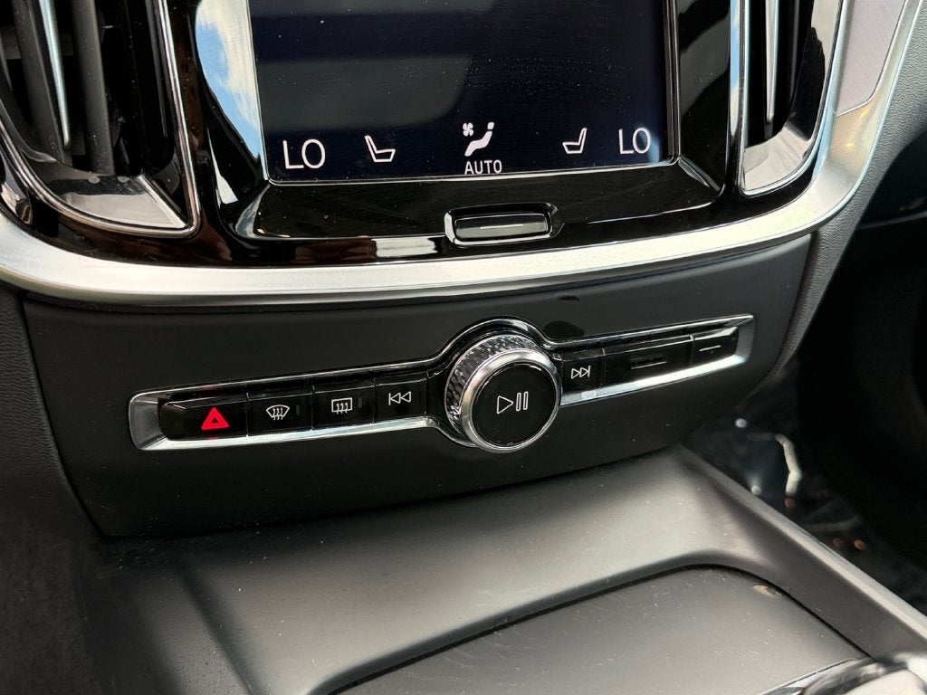 2020 Volvo S60 T6 Momentum