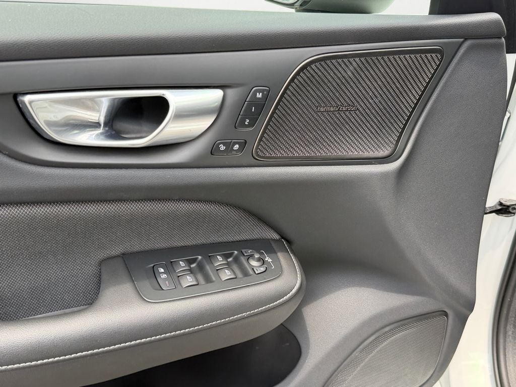 2024 Volvo S60 B5 Plus Black Edition