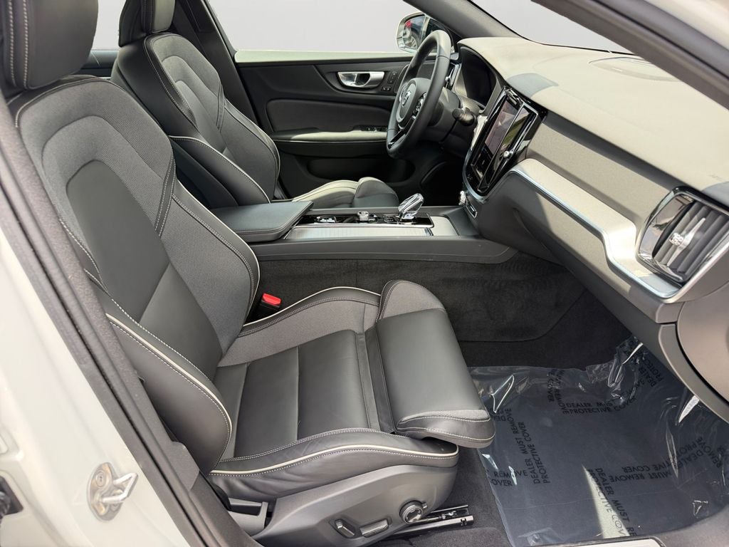 2024 Volvo S60 B5 Plus Black Edition