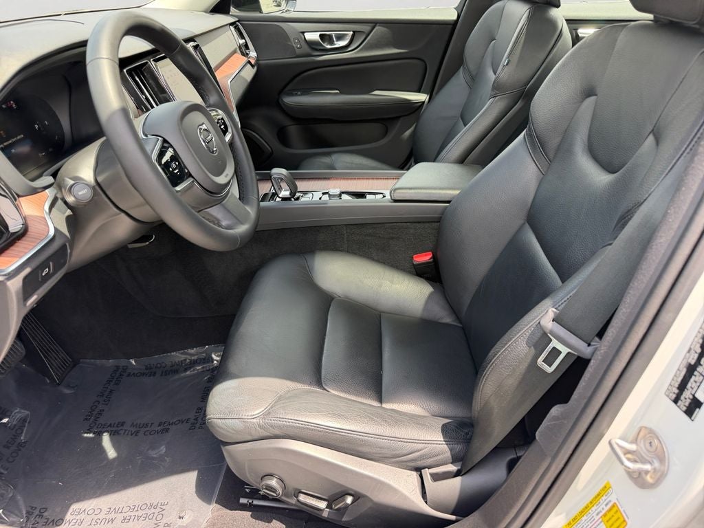 2024 Volvo S60 B5 Plus Dark Theme