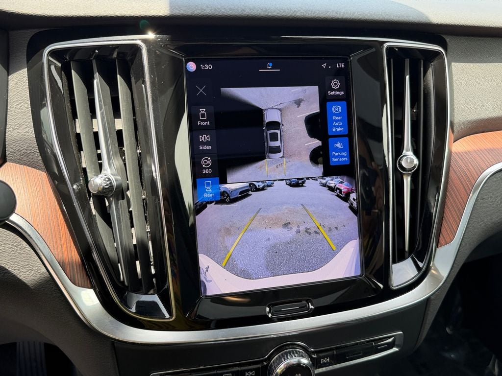 2024 Volvo S60 B5 Plus Dark Theme