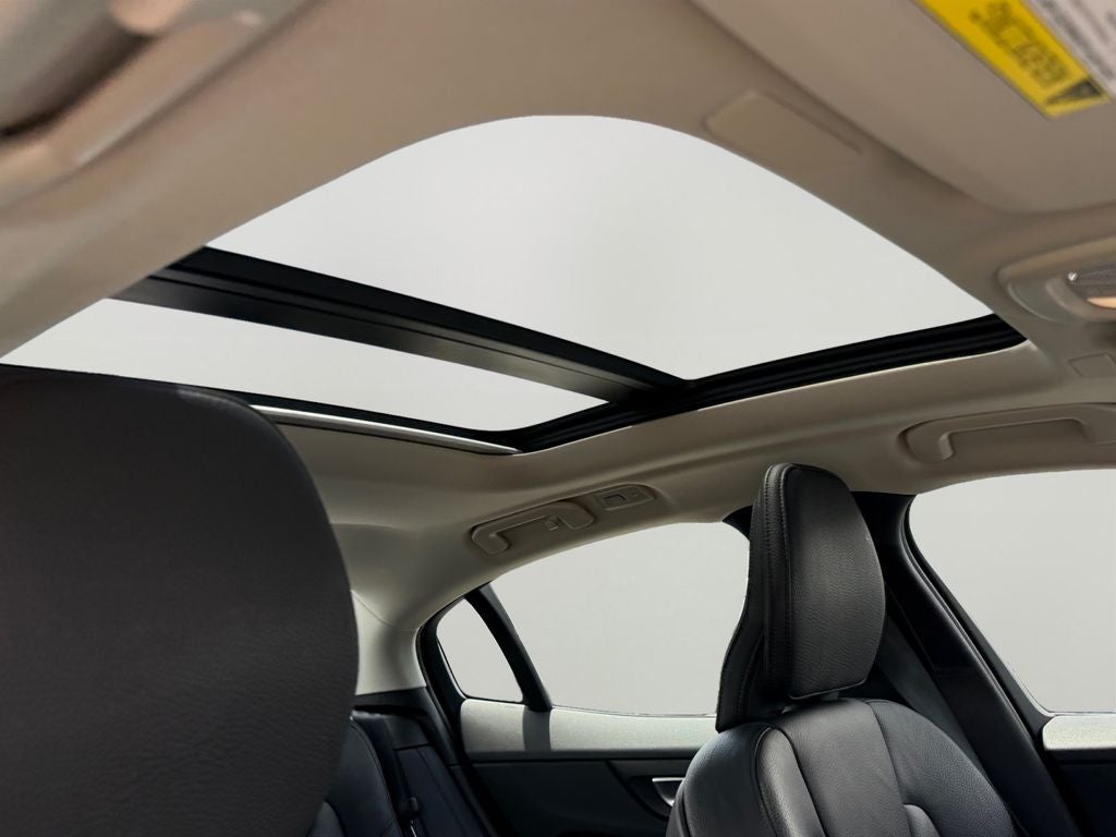 2024 Volvo S60 B5 Plus Dark Theme