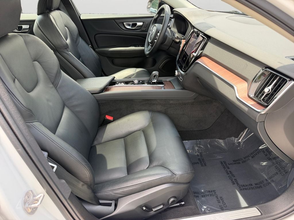 2024 Volvo S60 B5 Plus Dark Theme