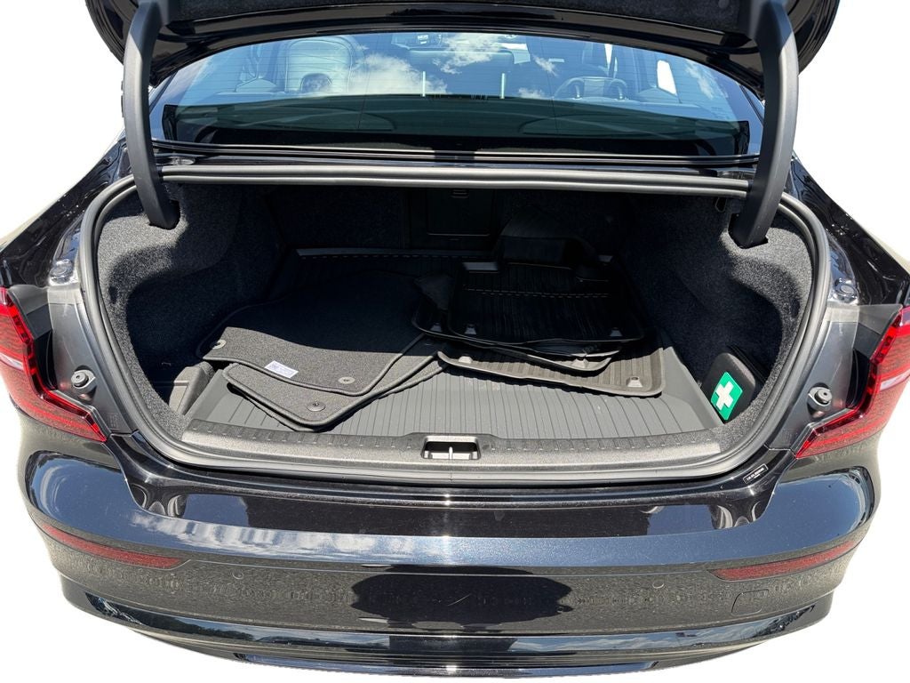 2024 Volvo S60 B5 Plus Dark Theme