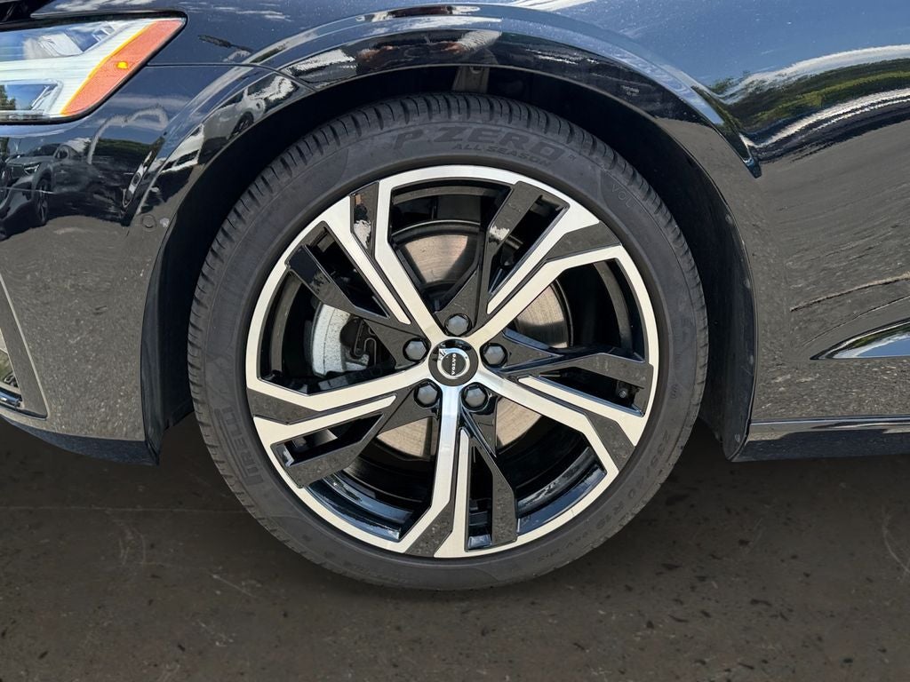 2024 Volvo S60 B5 Plus Dark Theme
