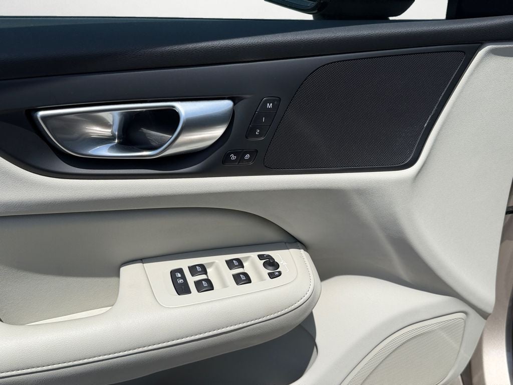 2024 Volvo S60 B5 Plus Dark Theme