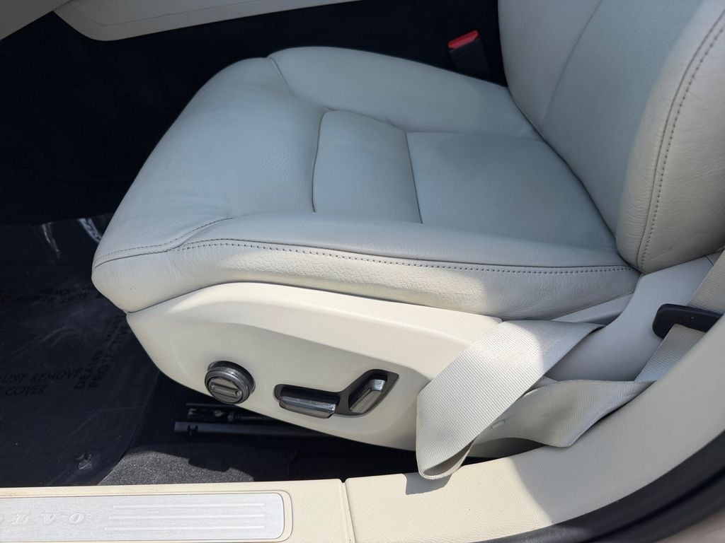 2024 Volvo S60 B5 Plus Dark Theme