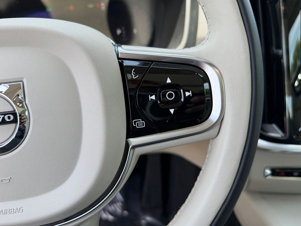 2024 Volvo S60 B5 Plus Dark Theme