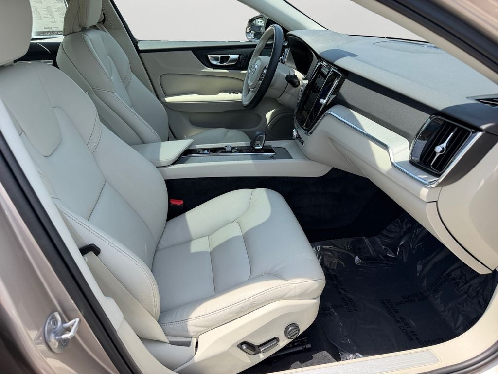 2024 Volvo S60 B5 Plus Dark Theme