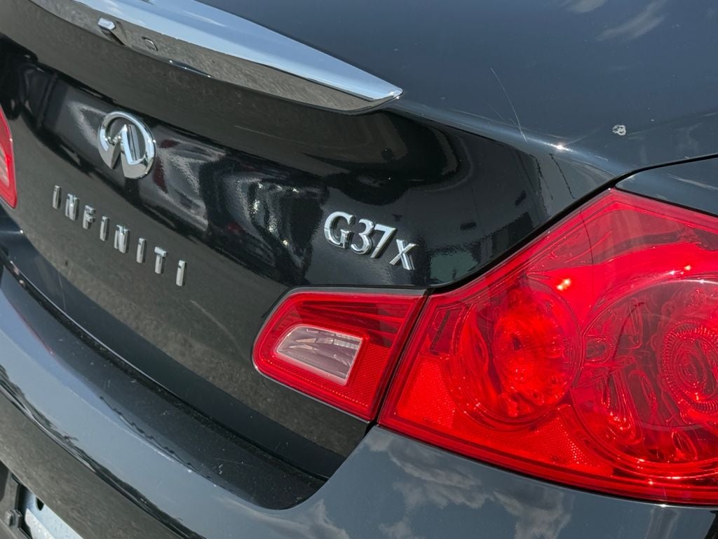 2011 INFINITI G37 X *Classic Clean Car*