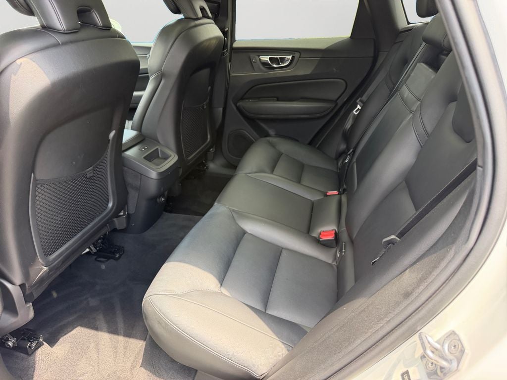 2019 Volvo XC60 T5 Momentum **Showroom Quality**