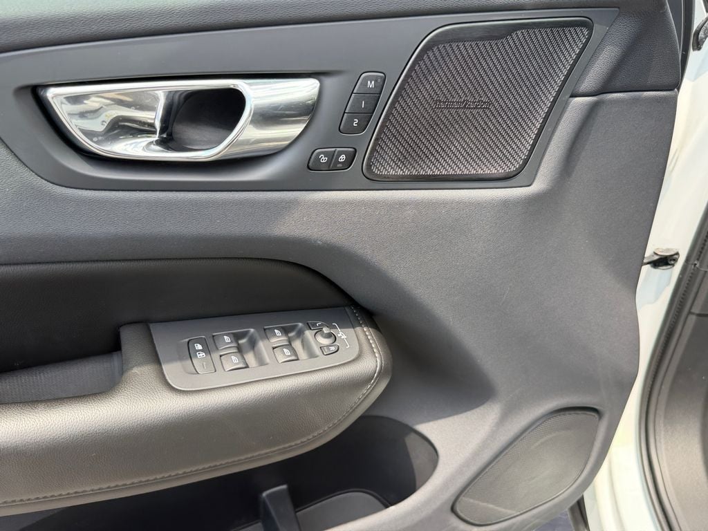 2019 Volvo XC60 T5 Momentum **Showroom Quality**
