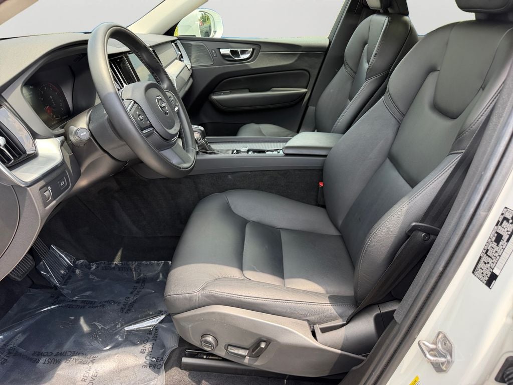 2019 Volvo XC60 T5 Momentum **Showroom Quality**