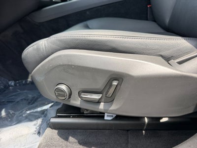 2019 Volvo XC60 T5 Momentum **Showroom Quality**