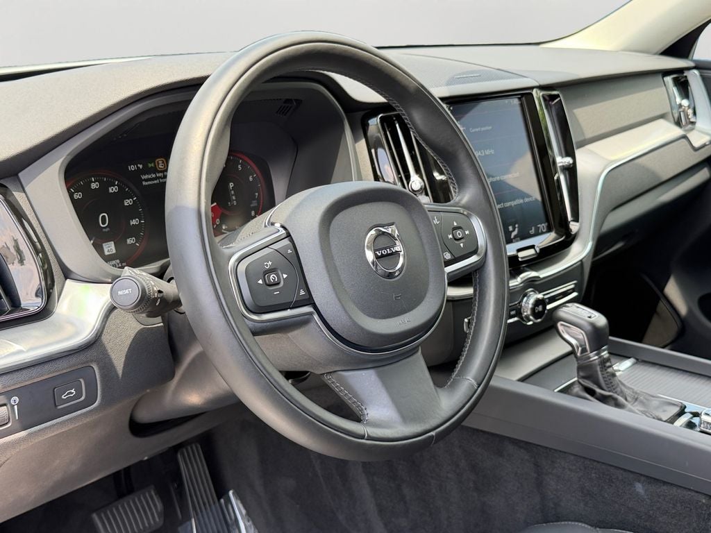 2019 Volvo XC60 T5 Momentum **Showroom Quality**
