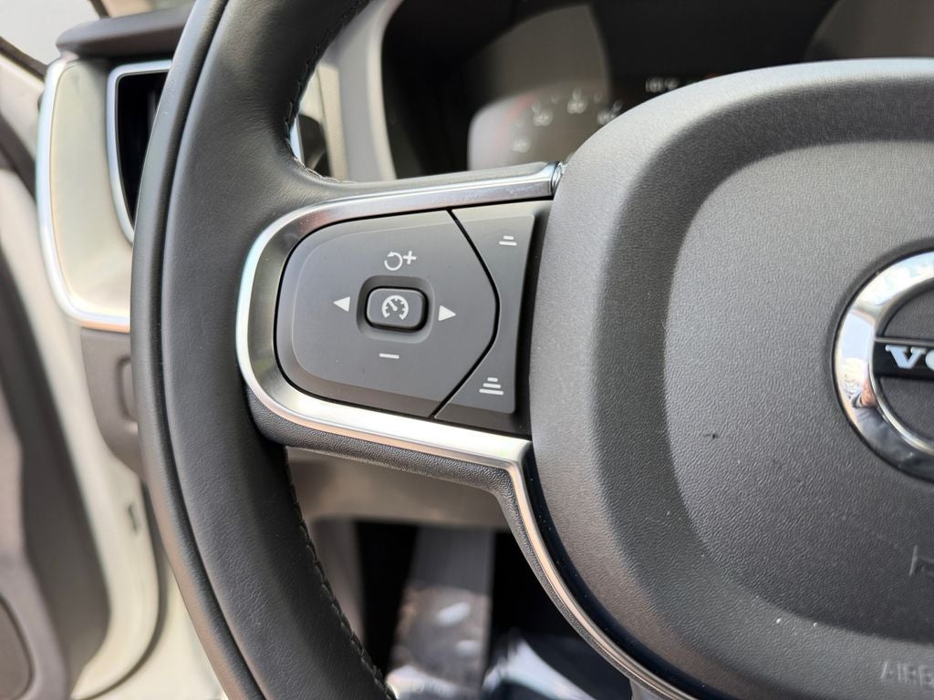2019 Volvo XC60 T5 Momentum **Showroom Quality**