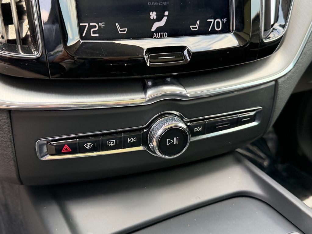 2019 Volvo XC60 T5 Momentum **Showroom Quality**