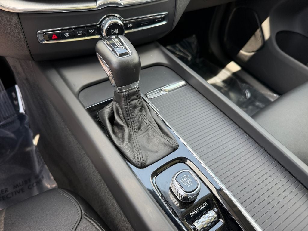 2019 Volvo XC60 T5 Momentum **Showroom Quality**