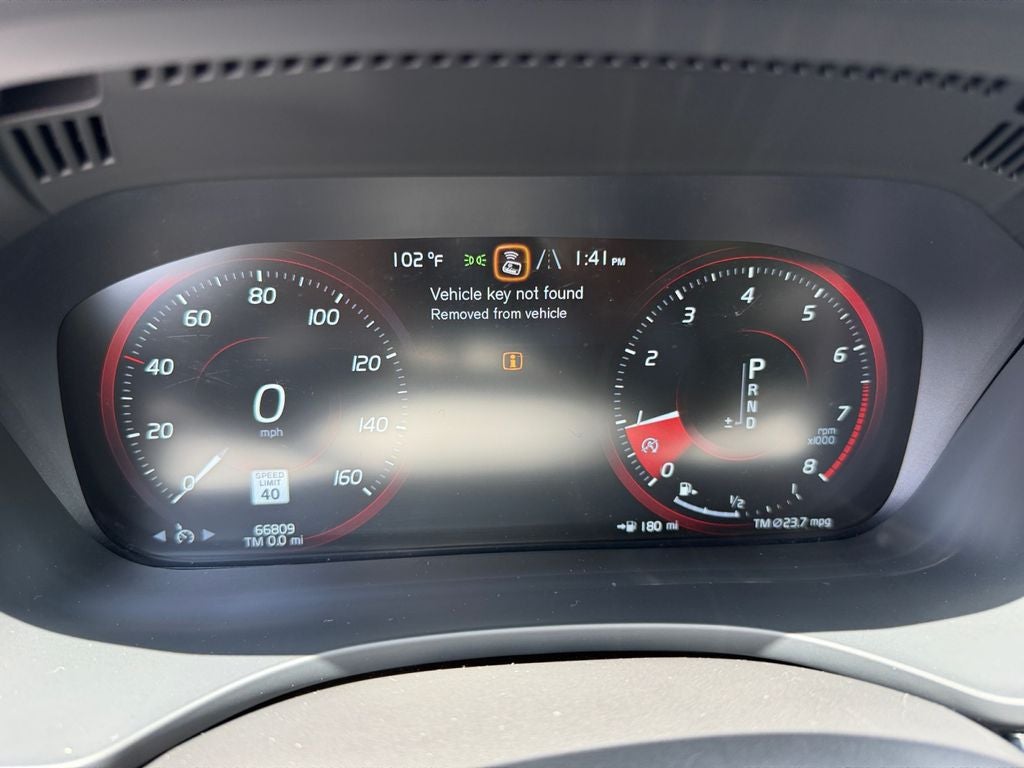 2019 Volvo XC60 T5 Momentum **Showroom Quality**