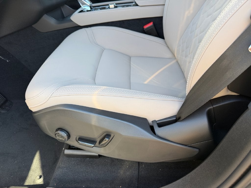 2026 Volvo XC90 B6 Plus 6-Seater