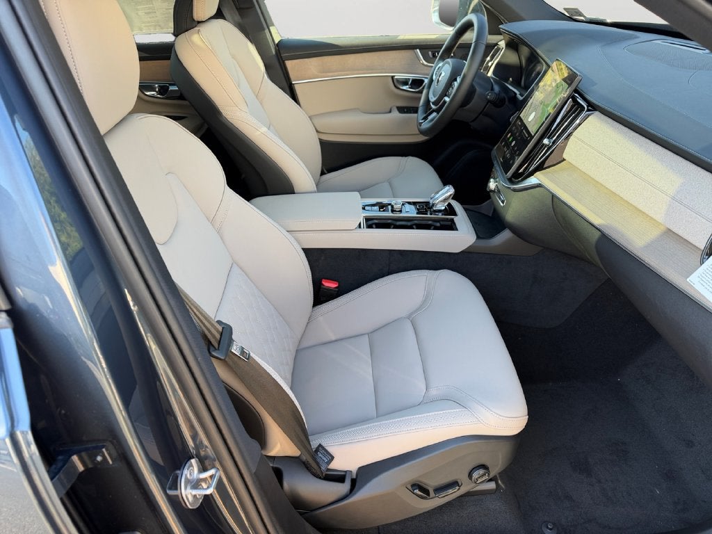 2026 Volvo XC90 B6 Plus 6-Seater