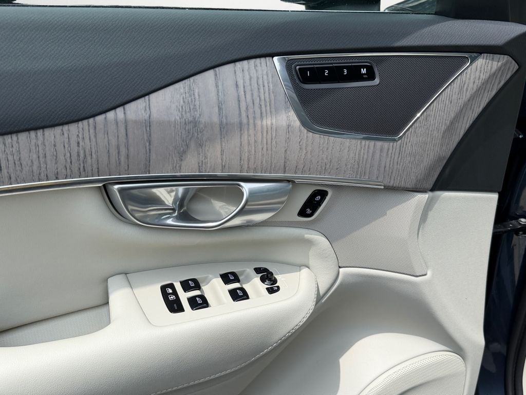 2024 Volvo XC90 B6 Plus Bright Theme 6-Seater Volvo Certified