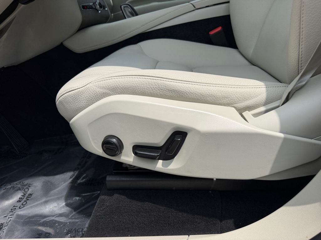 2024 Volvo XC90 B6 Plus Bright Theme 6-Seater Volvo Certified