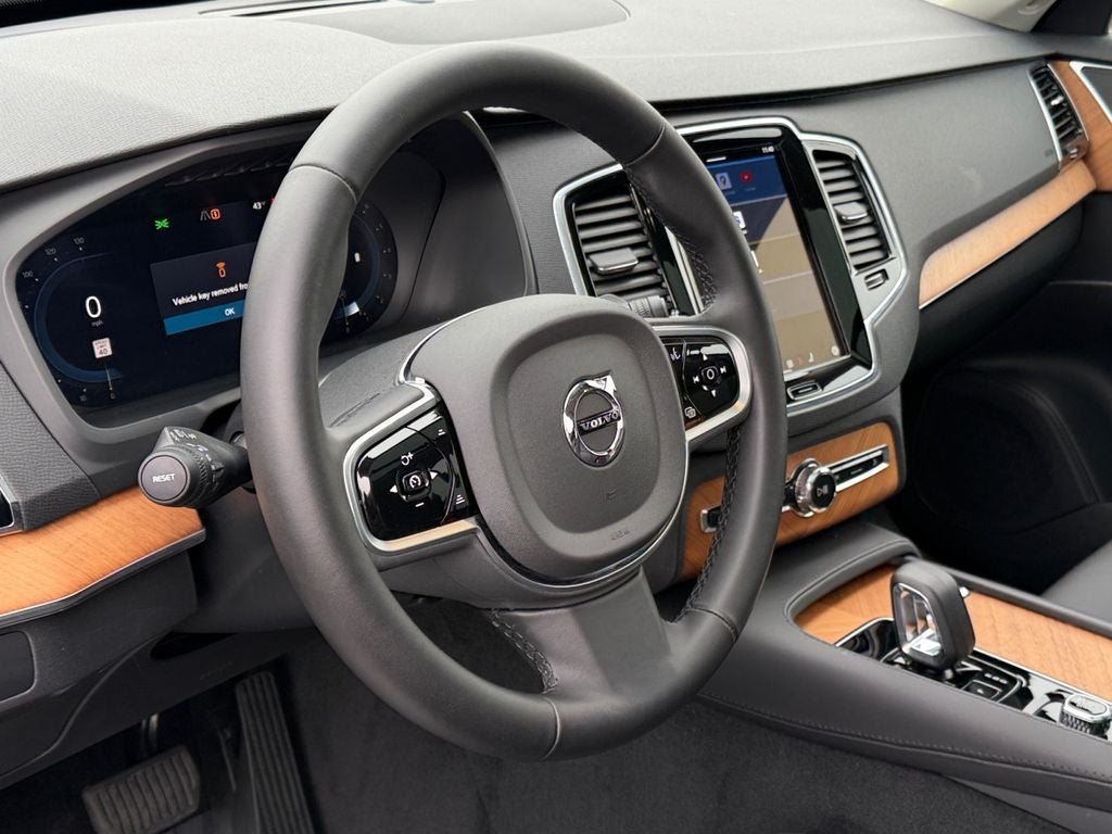 2025 Volvo XC90 B6 Plus 7-Seater