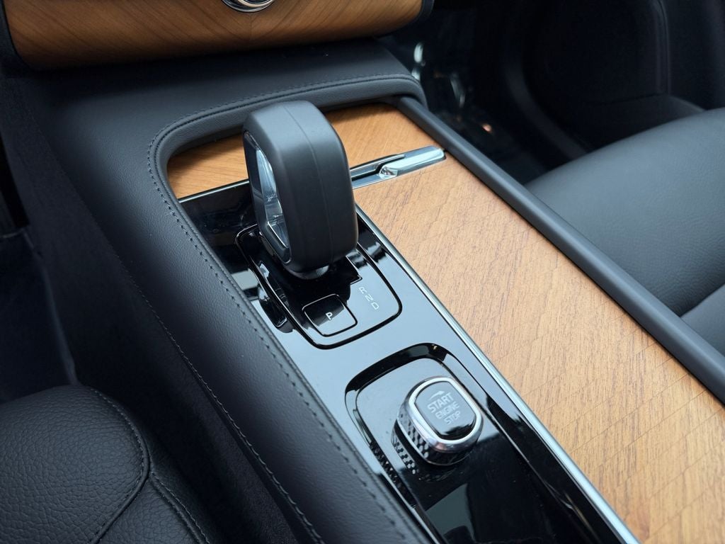 2025 Volvo XC90 B6 Plus 7-Seater