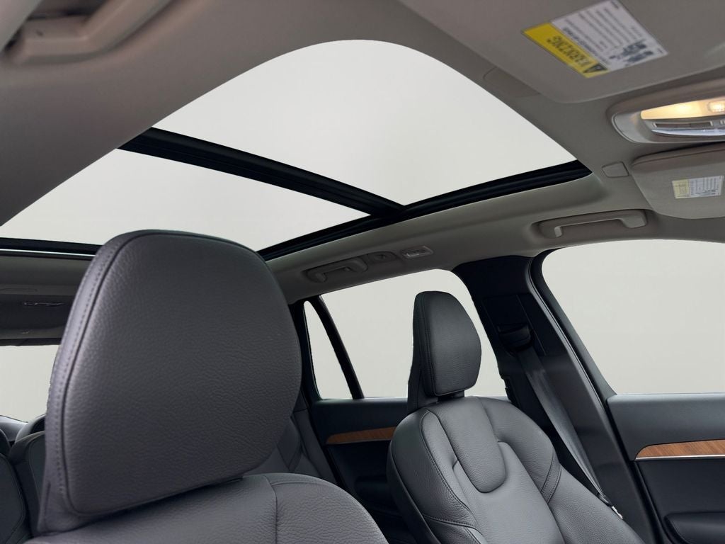 2025 Volvo XC90 B6 Plus 7-Seater