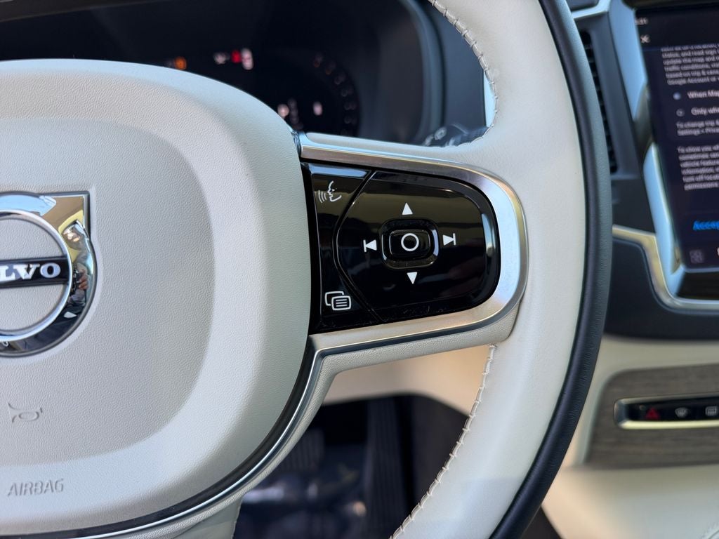 2023 Volvo XC90 B6 Core Volvo Certified