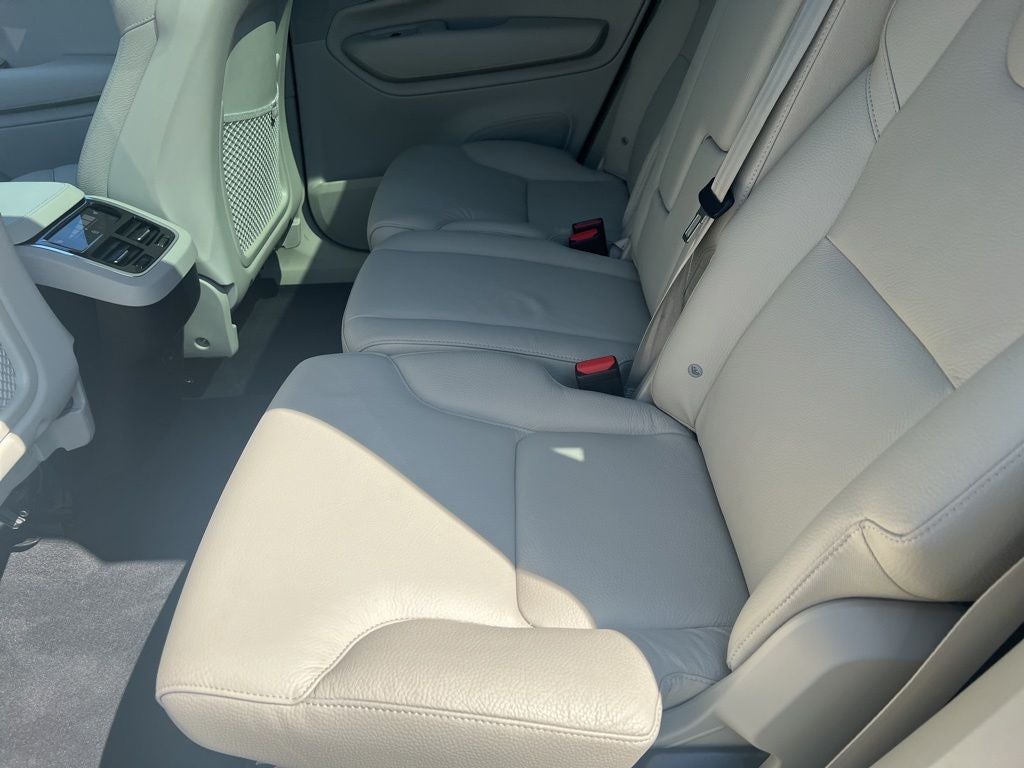 2023 Volvo XC90 B6 Core