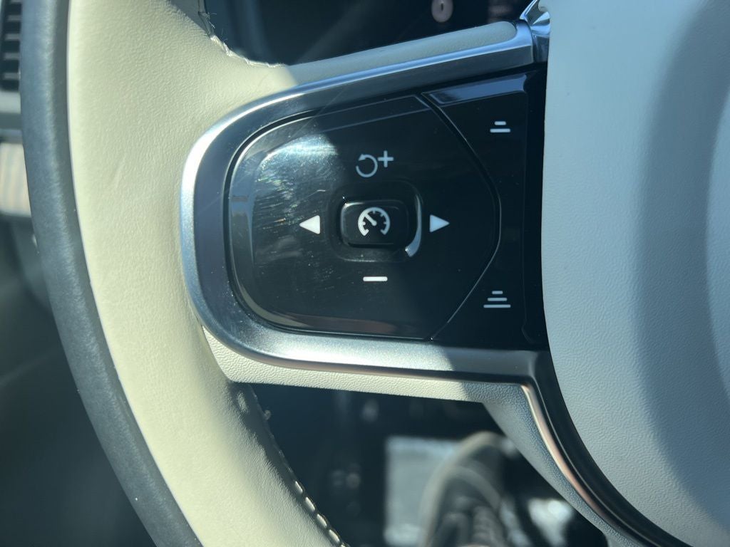2023 Volvo XC90 B6 Core