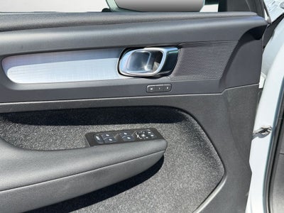 2021 Volvo XC40 Momentum T5 AWD