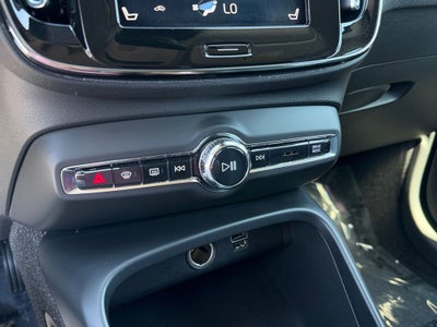 2021 Volvo XC40 Momentum T5 AWD