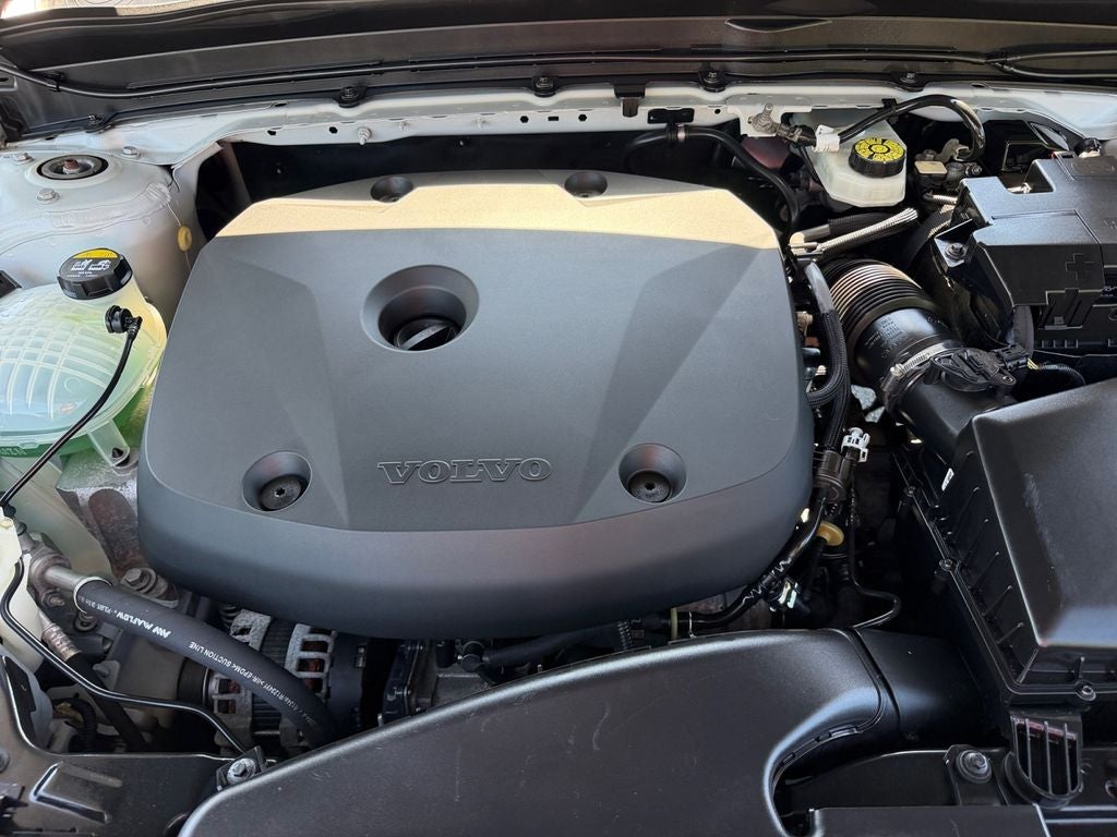 2021 Volvo XC40 Momentum T5 AWD
