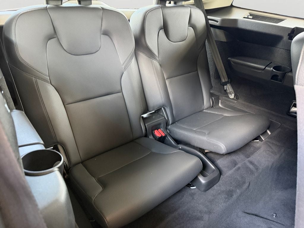 2022 Volvo XC90 T6 Momentum **Showroom Quality**