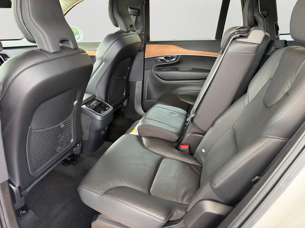 2022 Volvo XC90 T6 Momentum **Showroom Quality**