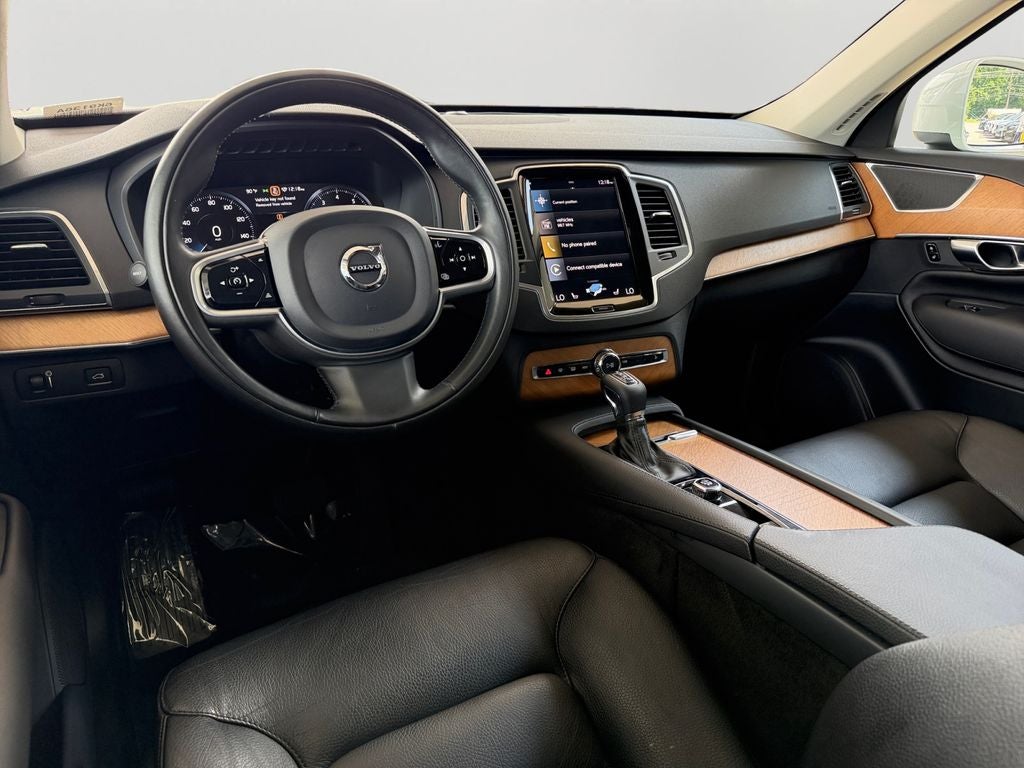 2022 Volvo XC90 T6 Momentum **Showroom Quality**