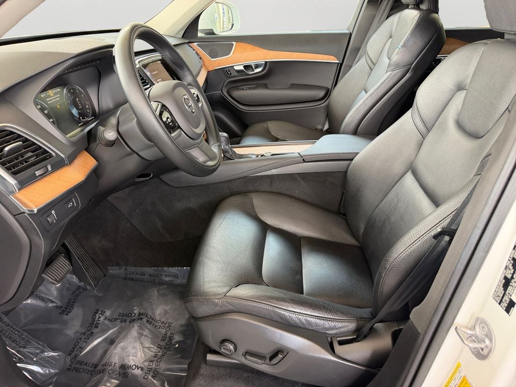 2022 Volvo XC90 T6 Momentum **Showroom Quality**