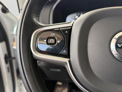 2022 Volvo XC90 T6 Momentum **Showroom Quality**