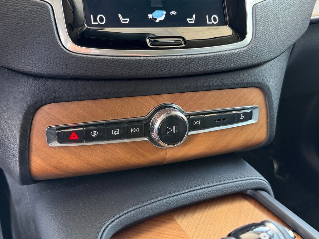 2022 Volvo XC90 T6 Momentum **Showroom Quality**