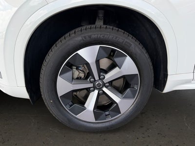 2022 Volvo XC90 T6 Momentum **Showroom Quality**