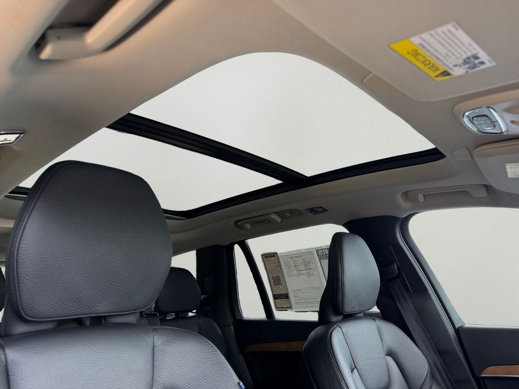 2022 Volvo XC90 T6 Momentum **Showroom Quality**