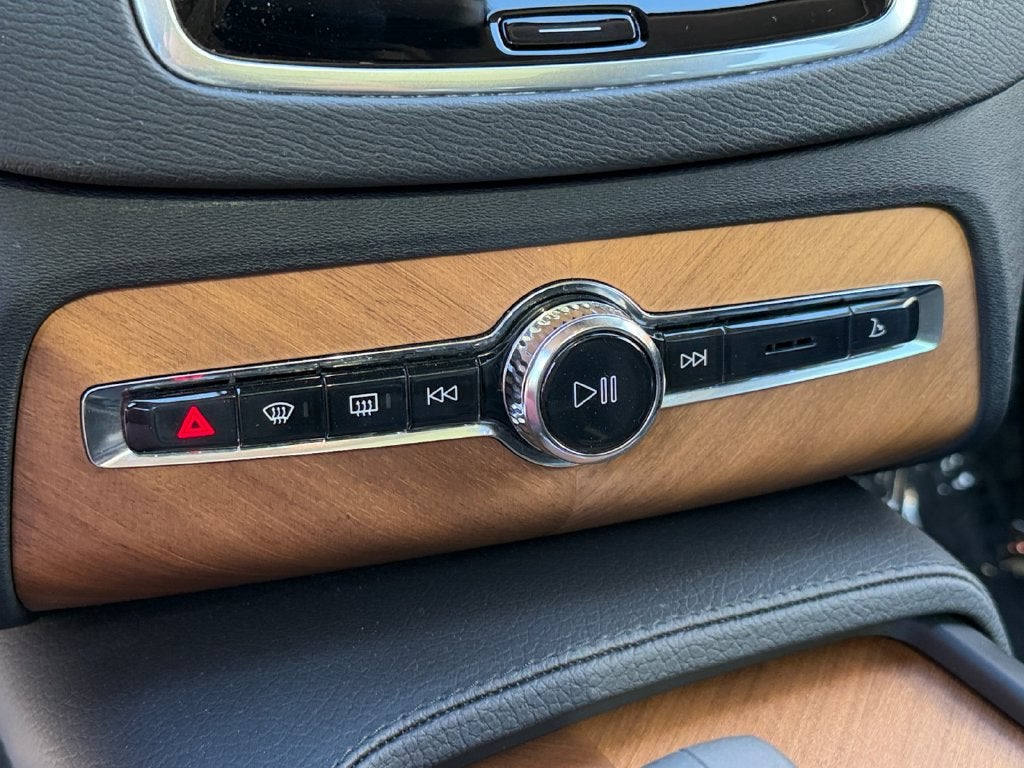 2022 Volvo XC90 Recharge Plug-In Hybrid T8 Inscription Expression 6 Passenger